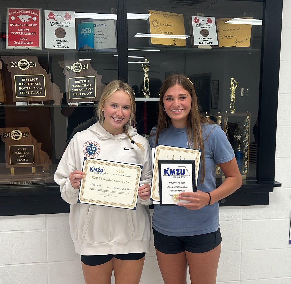 Tipton Lady Cards (@tiptonlady) on Twitter photo Congratulations to our KMZU Dream Team winner <a href="/CharleeBailey4/">Charlee Bailey</a> and to the KMZU Class 2 Player of the Year <a href="/AvaSchlotzhaue1/">Ava Schlotzhauer</a> Congratulations to our KMZU Dream Team winner <a href="/CharleeBailey4/">Charlee Bailey</a> and to the KMZU Class 2 Player of the Year <a href="/AvaSchlotzhaue1/">Ava Schlotzhauer</a>