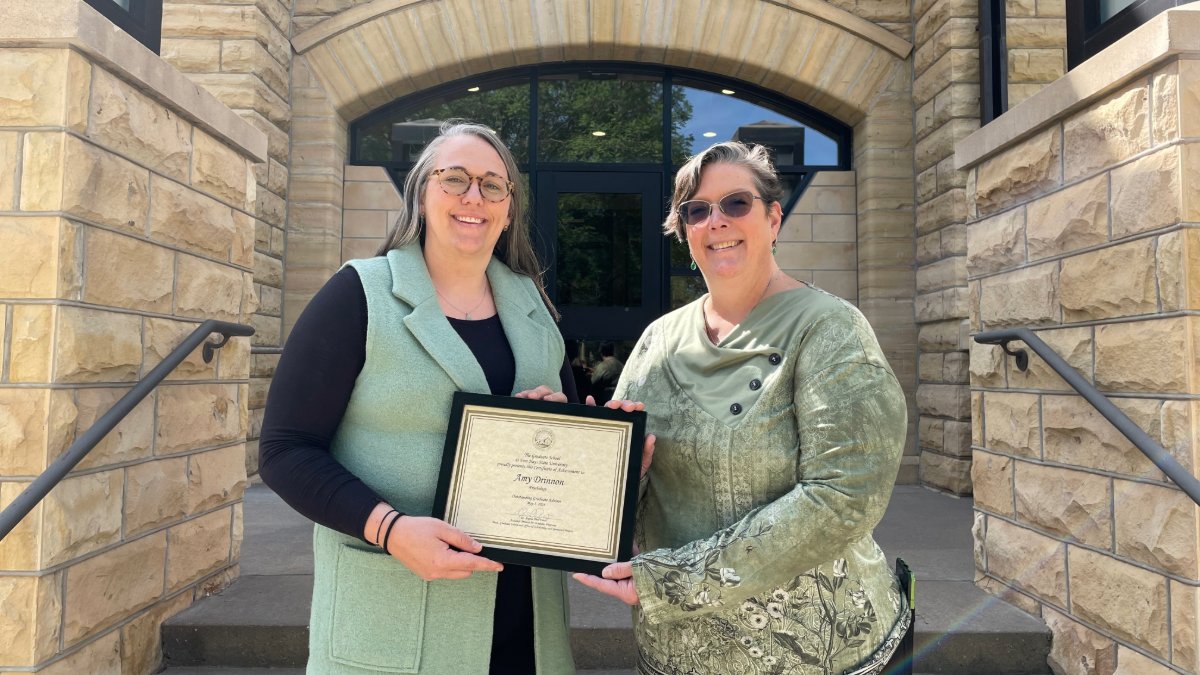 We are proud to present the 2024 Outstanding Graduate Advisor Award to Amy Drinnon, EdS, who serves as an Assistant Professor and the Director of the School Psychology Graduate Program. Congratulations! 🎓 💛 📱: 785.628.4236 📧: gradschool@fhsu.edu 👥: @forthaysstate