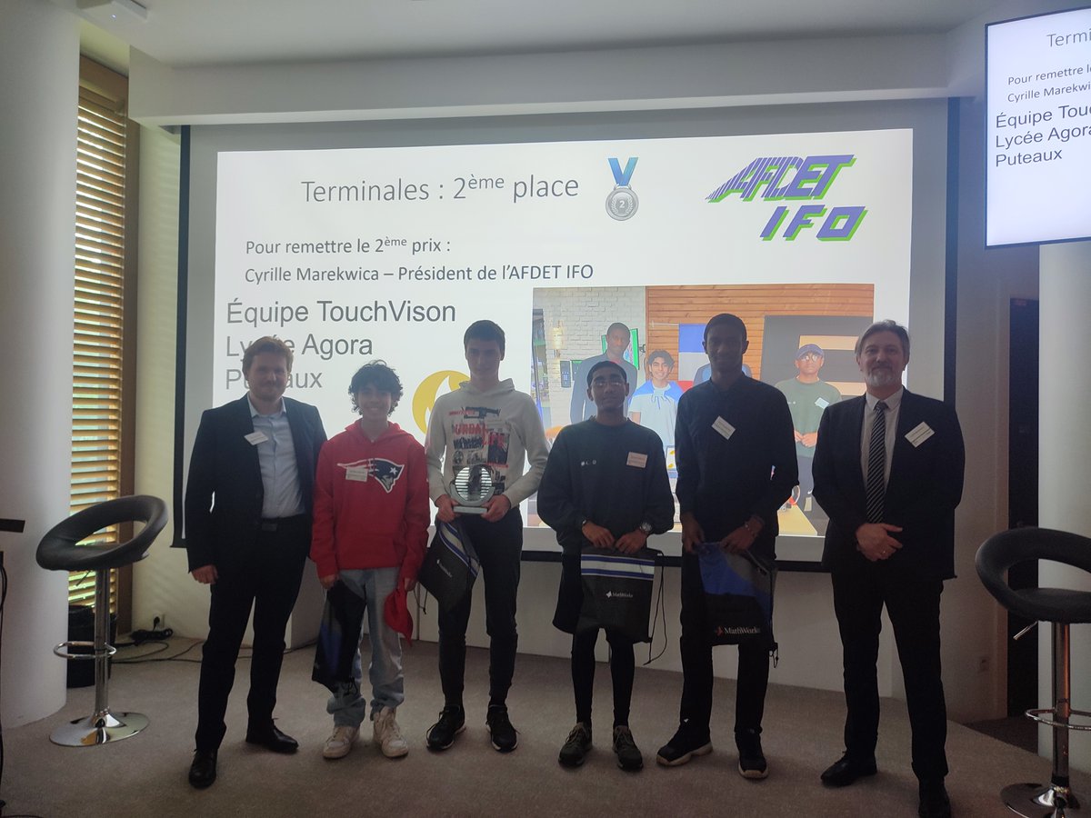 Médaille d'argent 🥈 aux #OlympiadesSI de l'académie de Versailles <a href="/acversailles/">Académie de Versailles</a> (concours des Terminales) pour les élèves du lycée l'AGORA de <a href="/villedeputeaux/">Ville de Puteaux</a> avec le projet TouchVision.
L'ingénierie au service d'un sport paralympique : le cécifoot #jop24
Bravo ! 👏