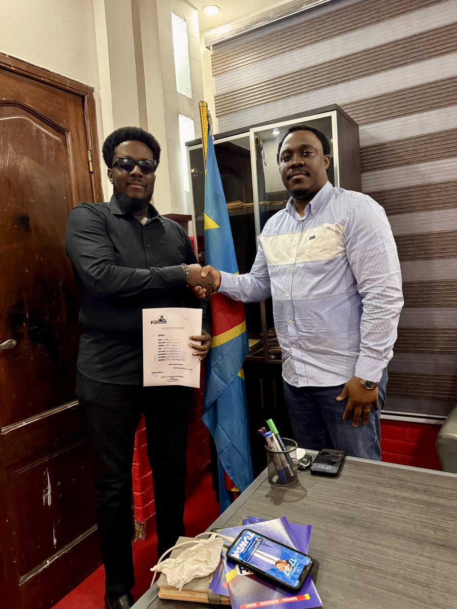 JuniorMpetshi's tweet photo. Bienvenu au camarade Maître #Sam_TUNDA.
Désormais #KABILISTE_AUTHENTIQUE.
L'heure est venue de rejoindre le " #Kabilisme" afin de créer une nouvelle classe politique autour de Joseph KABILA pour sauver la nation.
@BNzimbi @Makoba_Y @kikayabinkarubi https://t.co/Sm6tkW7ae7