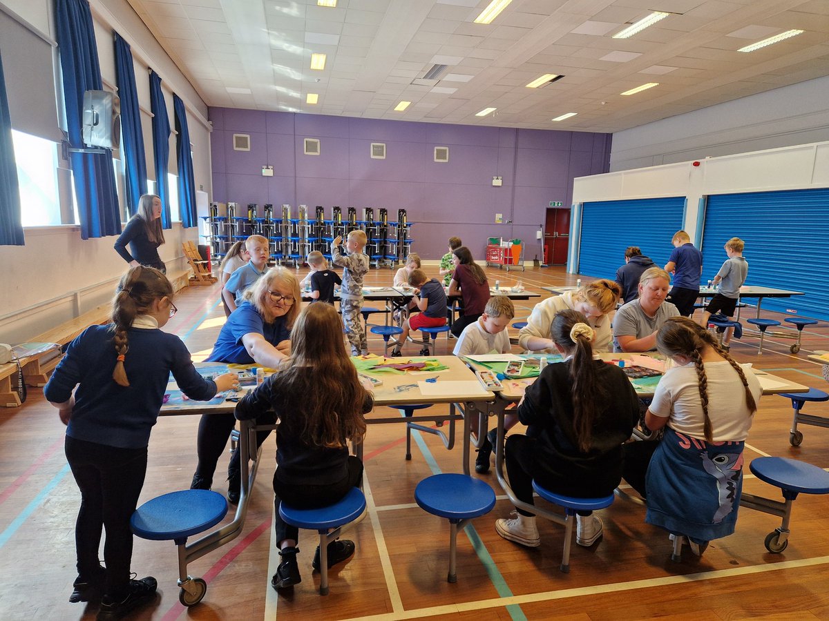Our last week of 'Time With Me' for P3/4A at Dalmilling primary. The class, along with our parent helpers, created amazing replicas of Monets' famous 'Water lilies' using oil pastels and tissue paper! 🎨🖼
#ParentChild
#FamilyEngagement 
<a href="/CLD_SAC/">Thriving Communities - CLD South Ayrshire</a> <a href="/Dalmillingps/">Dalmilling Primary</a>