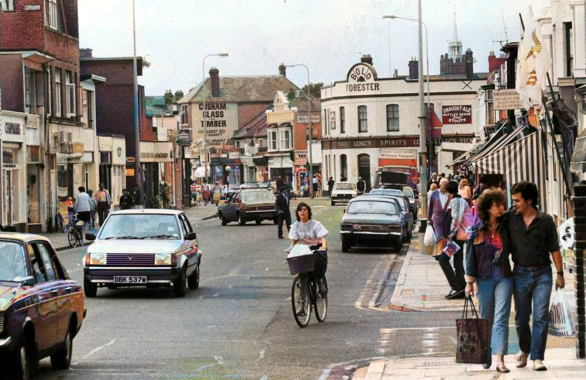 Beautiful Britain 🇬🇧 in 1984. A time of hope, opportunities and transformation. And... Gallon of petrol ⛽ £1.87. Bottle of whisky 🥃£7.35. Pint of beer 🍺 72p. 20 cigarettes 🚬 £1.07. Average house price £39,000. Ford Sierra 2L £7,700. #80s #Britain #life #Flashback