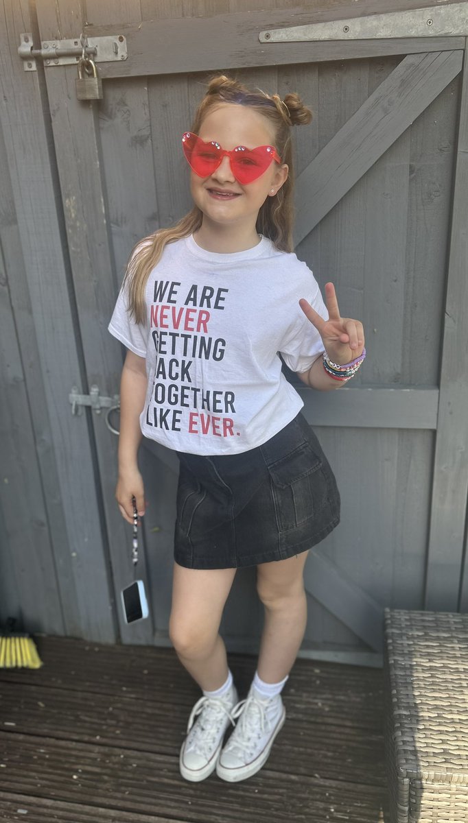 _Kelly_Green_'s tweet photo. Tried everything to get @taylorswift13 tickets for Ava but without any joy, tonight we are off to a Taylor mania tribute and she is buzzing 🥰 https://t.co/76aXfqQJ5D