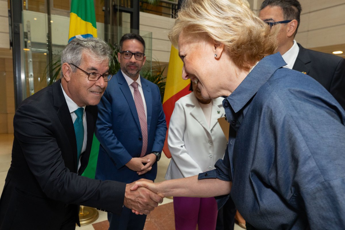 🇧🇪🇧🇷 HRH Princess Astrid welcomed governors & representatives of the Federated States of the #Nordeste of #Brazil, the @ApexBrasil President & 🇧🇪companies in Brussels. They exchanged on further fostering our excellent economic ties, e.g. in renewable energy & #greenhydrogen.