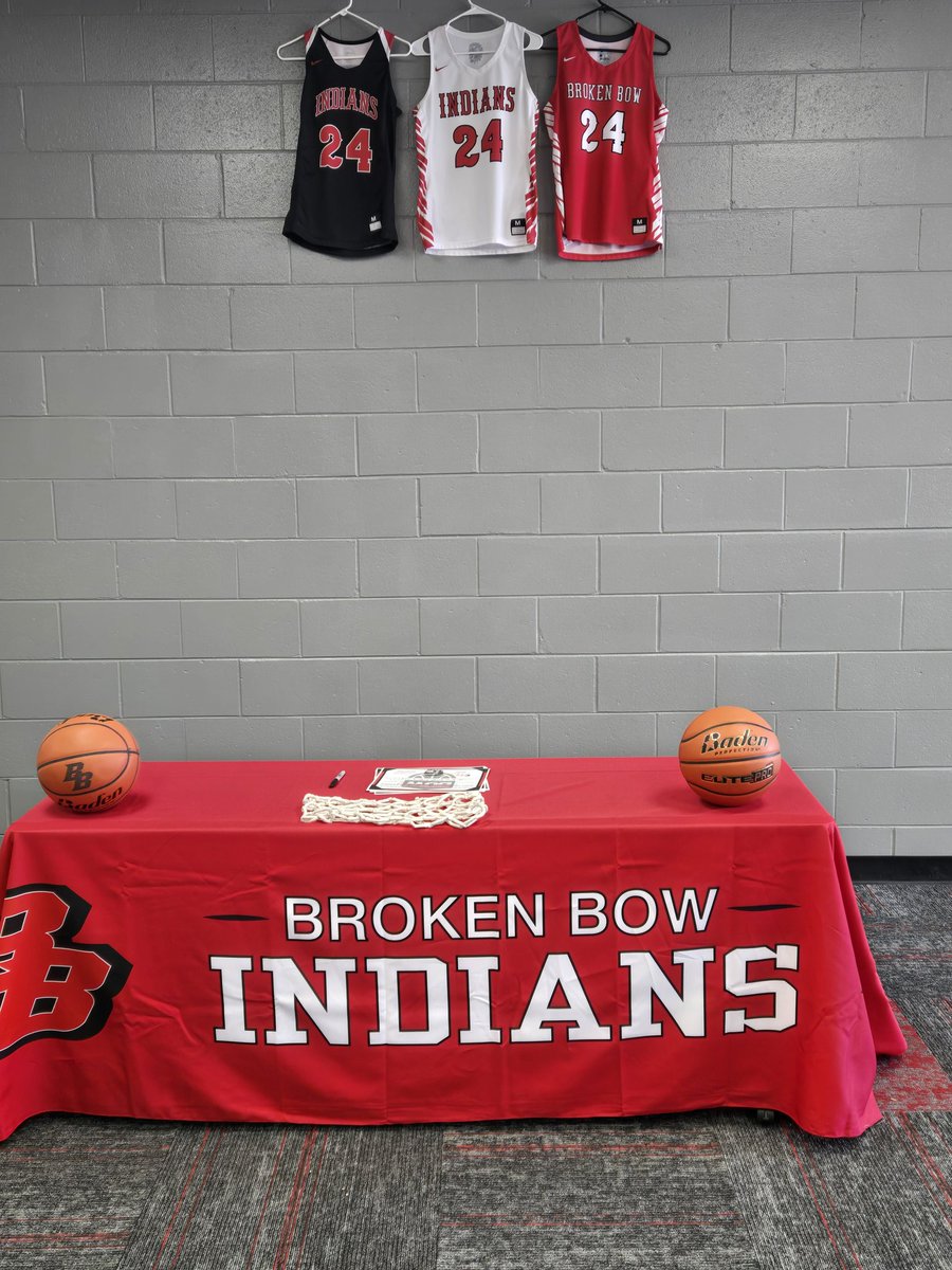 BOWGBB's tweet photo. All set up for 8th grade signing day! We can't wait to welcome in our new teammates and their parents into our program! #TheBow #TheReload https://t.co/MzYsLmQkR3