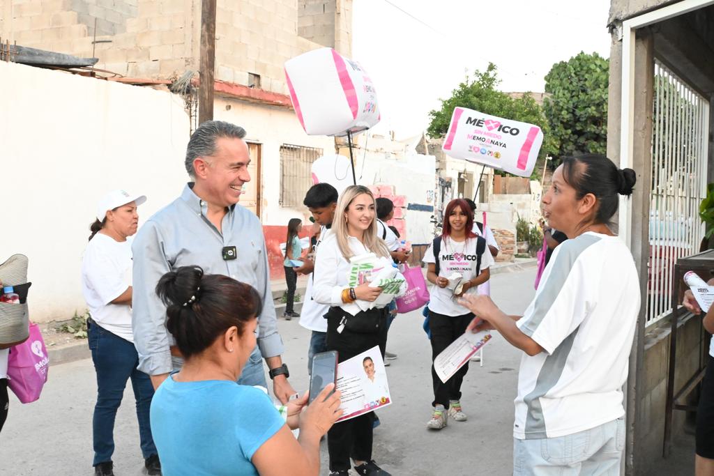 memo_anaya's tweet photo. En cada recorrido se siente el cariño y confianza de la gente. Mi compromiso es un mejor #Torreón para todos.
Vota por la alianza PAN-PRI-PRD🔵🔴🟡
#MxSinMiedo #MemoVa #CercaDeTi #TodosXCoahuila #Distrito5 https://t.co/vZM364vfKZ