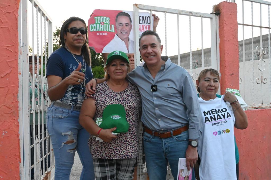 memo_anaya's tweet photo. En cada recorrido se siente el cariño y confianza de la gente. Mi compromiso es un mejor #Torreón para todos.
Vota por la alianza PAN-PRI-PRD🔵🔴🟡
#MxSinMiedo #MemoVa #CercaDeTi #TodosXCoahuila #Distrito5 https://t.co/vZM364vfKZ