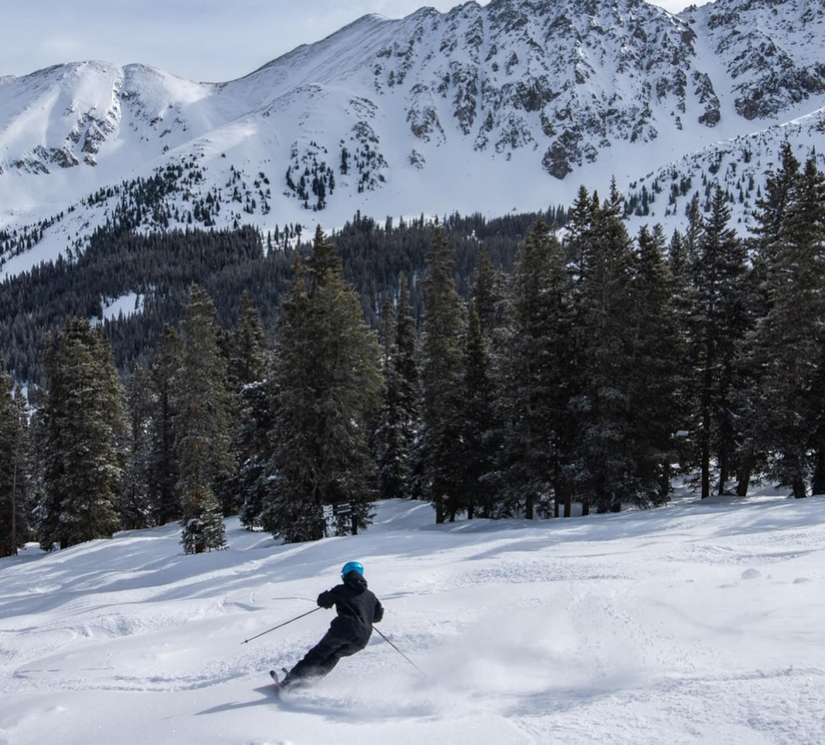 Arapahoe Basin en Colorado extiende la temporada de esquí hasta junio lugaresdenieve.com/?q=es/noticia/…