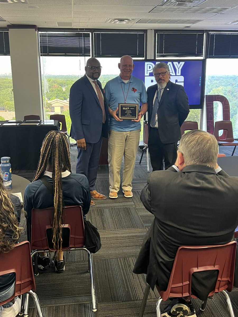 JColemanFB's tweet photo. Dallas ISD Region 1 HS Coach of the Year Danny Barentine

Congratulations!

@dallasathletics @Skyline_Raiders https://t.co/ikIQ3904qO