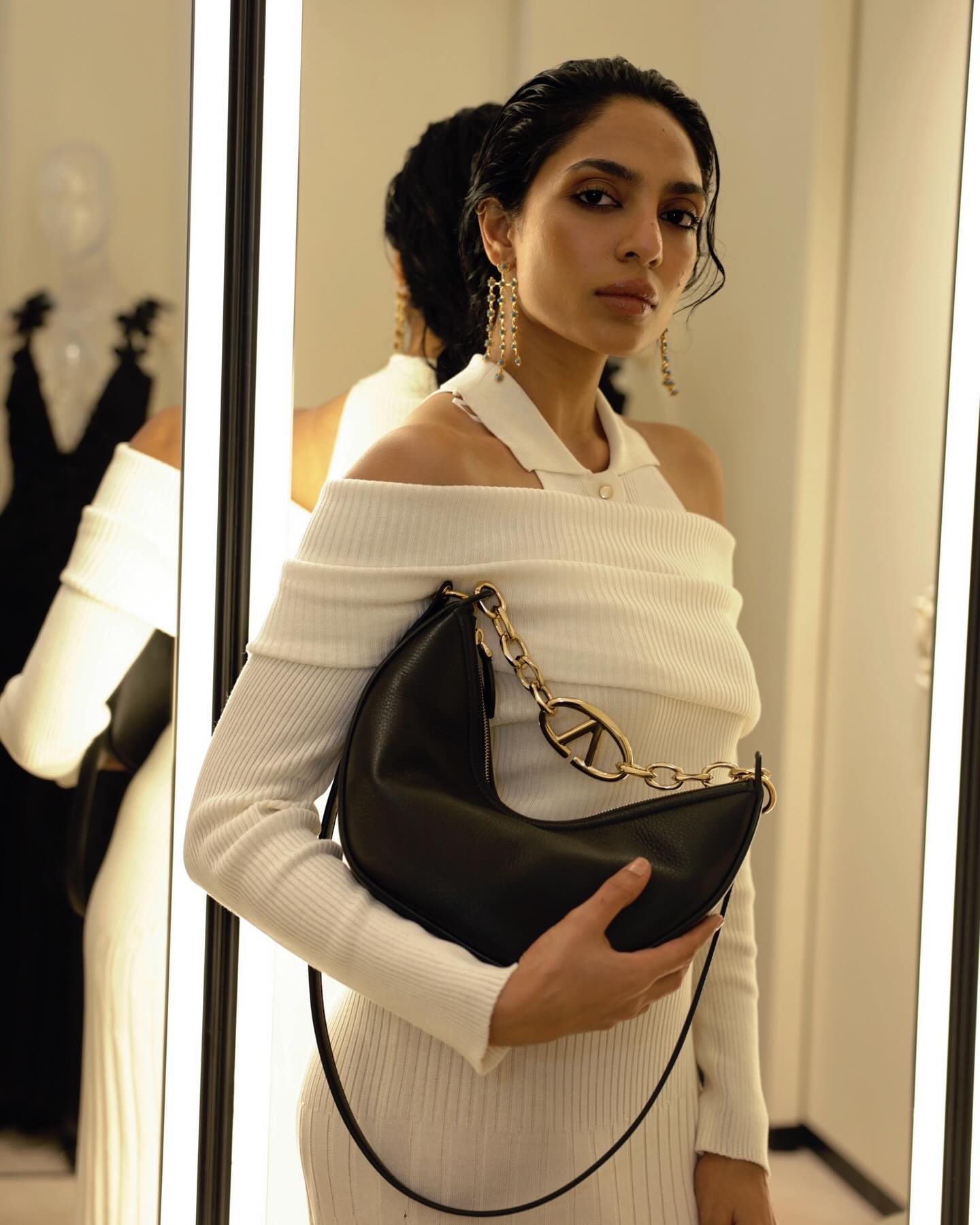 GNoo3SLbEAApNAM?format=jpg&name=large