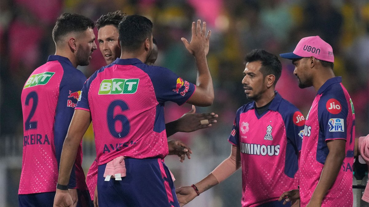 Watch 🧐📽️ Swirling, tumbling #YuzvendraChahal pulls off a superb catch, bowler #TrentBoult's reaction... 

👉toi.in/s_XFKa/a24gk 

#IPL2024 #RRvPBKS