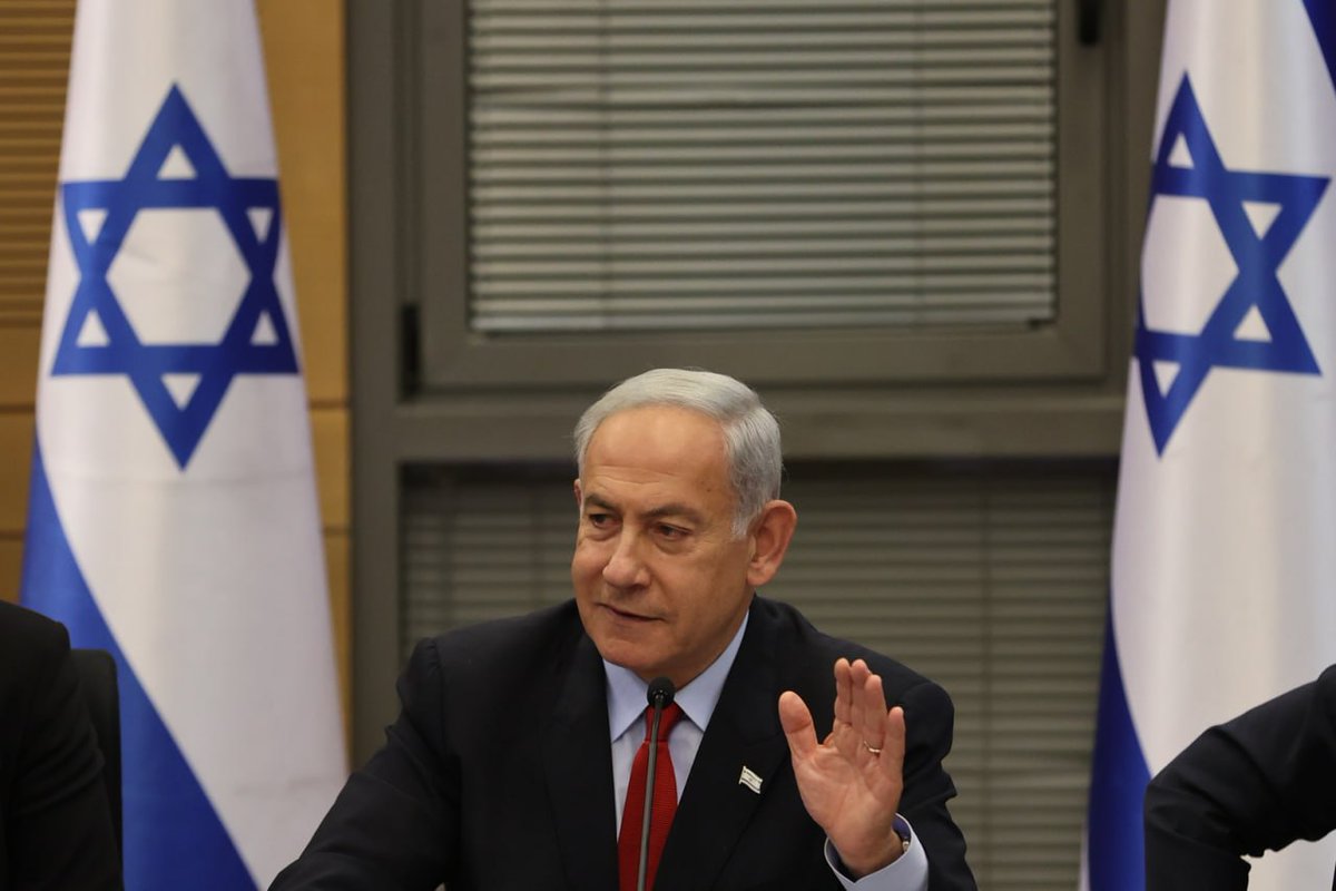 Cuando sabes q tienes un padrino con las manos más ensangrentadas q tu, y te apoyará hasta las últimas consecuencias: 👇🏻😐 El primer ministro de Israel, Benjamín Netanyahu, desafía a las Naciones Unidas: “No permitiremos el establecimiento de un Estado Palestino” #FREEPALESTİNE