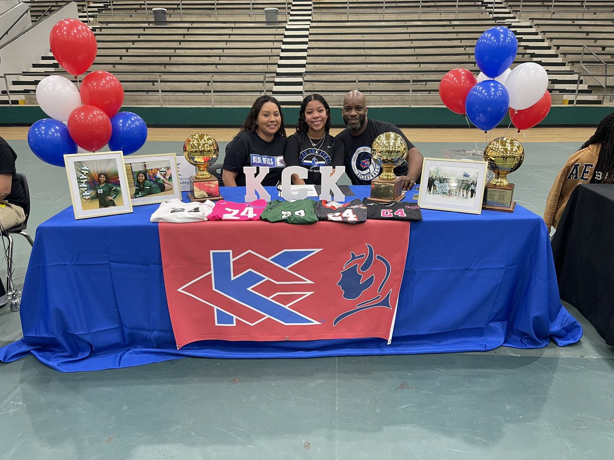 swisd_swhsvb's tweet image. Shout out to Senior Setter, Briazia Osborne, for signing to play at Kansas City Community College! We are so proud of you, Bri! #DragonVB #Grit
