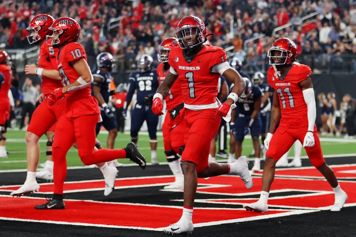 After a great conversation with @CoachVMAKASI & @mrlongshore I am extremely blessed to say I received my 24th Divison 1 offer from the university of Nevada Las Vegas #gorebels🔴⚫️ @ChadSimmons_ @TheUCReport @GregBiggins @BrandonHuffman @adamgorney