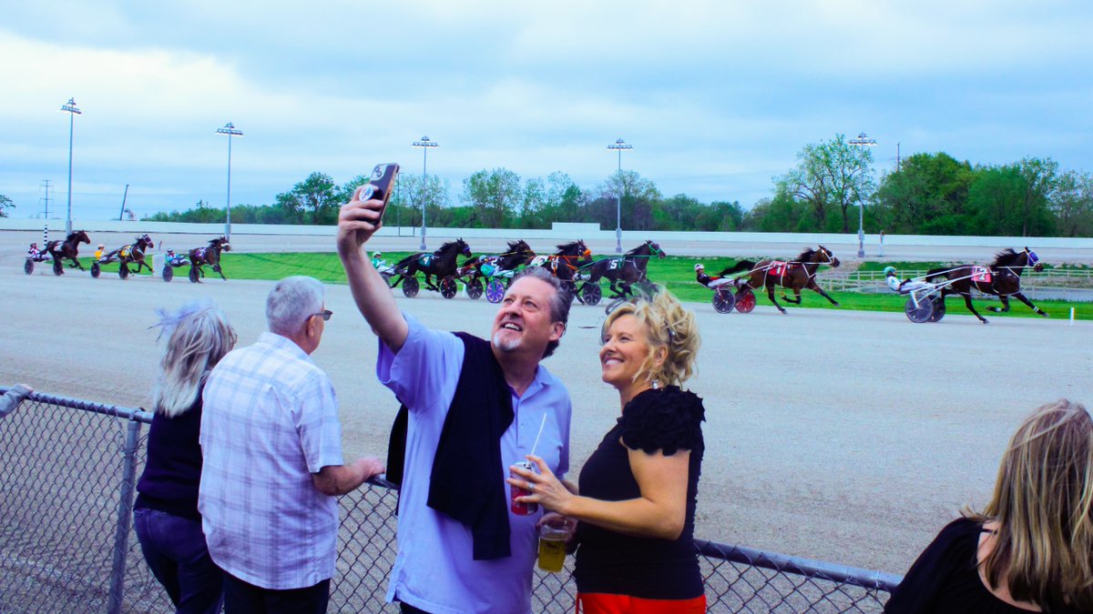 Double the thrill: Selfie game strong, Derby action captured! 📸🐎 📍 @NfldPark #FindYourPace