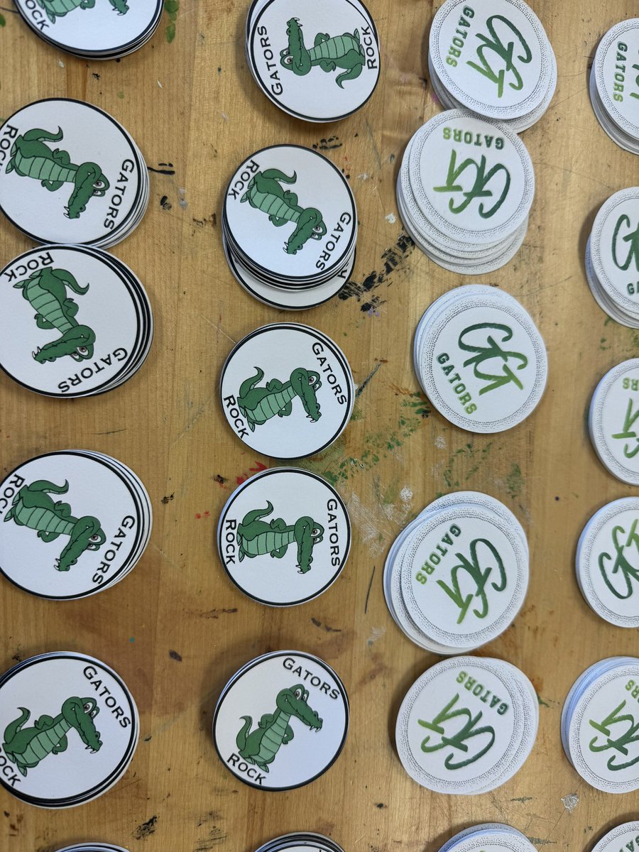 AngelaMurp2036's tweet photo. Sticker making. @asdnnb https://t.co/9VFCS9JOIt