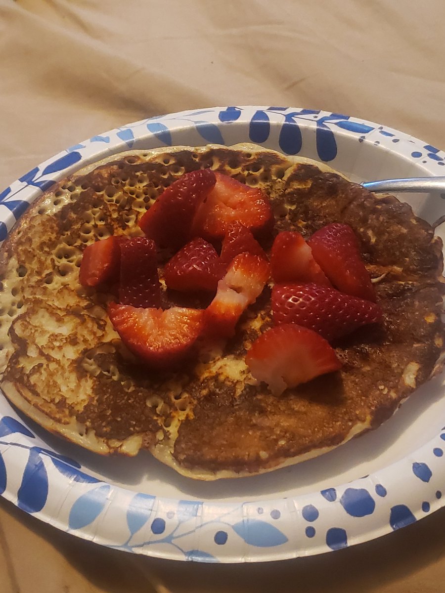 Blue corn protien pancake and strawberries 😋😋🤤