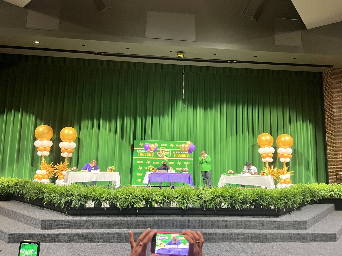 ThaBallCoach's tweet photo. Congratulations to these three outstanding young men @dburl_81 @DevyawnWallace @LewismleeJr as they will continue their education and athletic career on the next level! The Trojan Football program is proud of you! 🎉✒️ #TAAT #TrojanNation🟢🟡 https://t.co/Oi0whNSXMQ