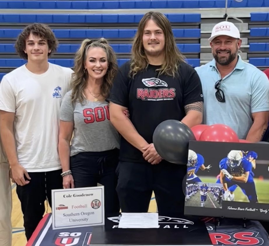 I’ve had such a blast with my <a href="/tahomafootball/">Tahoma Football</a> teammates &amp; coaches…so many unforgettable times &amp; lifelong lessons!! Can’t wait for my lil bro to ball out next szn, and for my next chapter as a Raider <a href="/SOU_Football/">Southern Oregon Football</a> 💯! #WE #⬆️theMo <a href="/SOU_CoachBBrown/">Berk Brown</a> @SOU_CoachStew