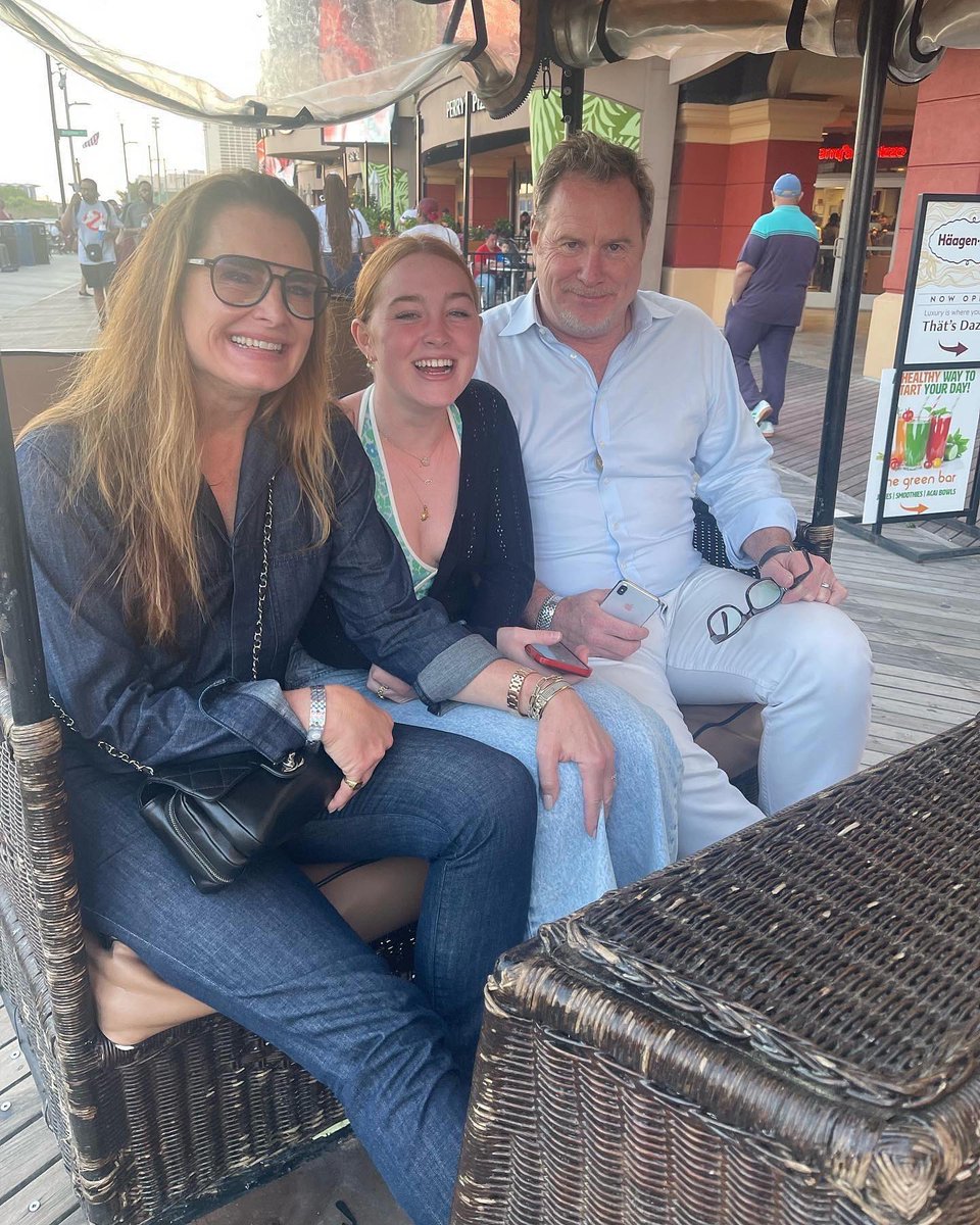 Happy 21st birthday to you, Rowan! 🎉🥂 you continue to inspire me everyday, I'm so so proud of you. Love you, bug ❤️🐞