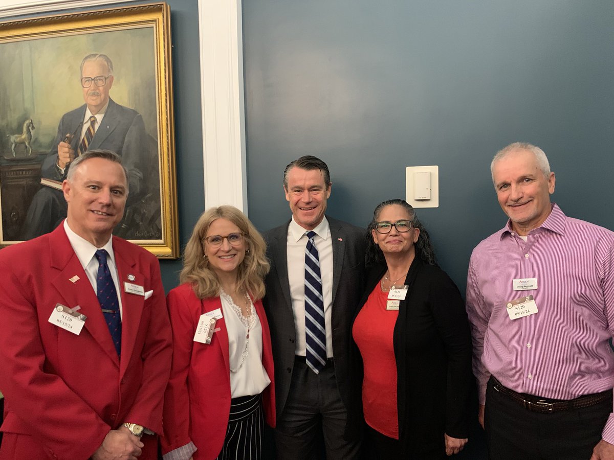 With Senator Todd Young of Indiana on @AMACAction Fly-In day for our advocates! 🇺🇸🦅 @AMACforAmerica @TheRebeccaWeber ⬇️