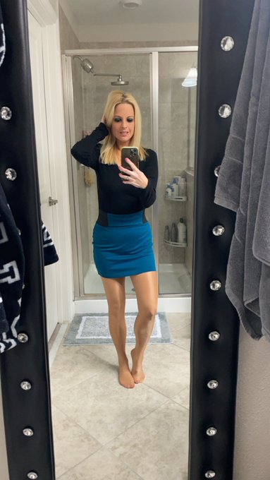 Spent my morning in pantyhose https://t.co/LyqxBG5KiE