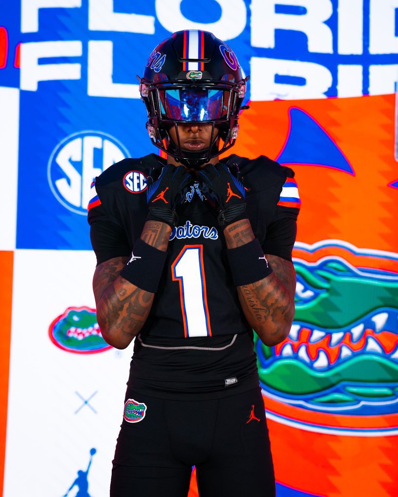Cormani McClain, now officially a Gator, rocking the all-black uniform 🐊

Similar to the Swamp Green uniforms, these have been a hit with recruits 🔥

(📸: @CormaniMcClain2)

#GoGators #JUMPMAN