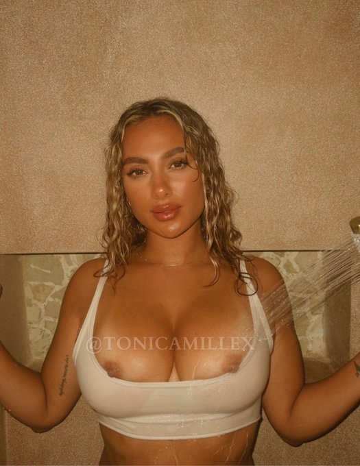 Do I look pretty? 🥹 https://t.co/szXtDfJrxG