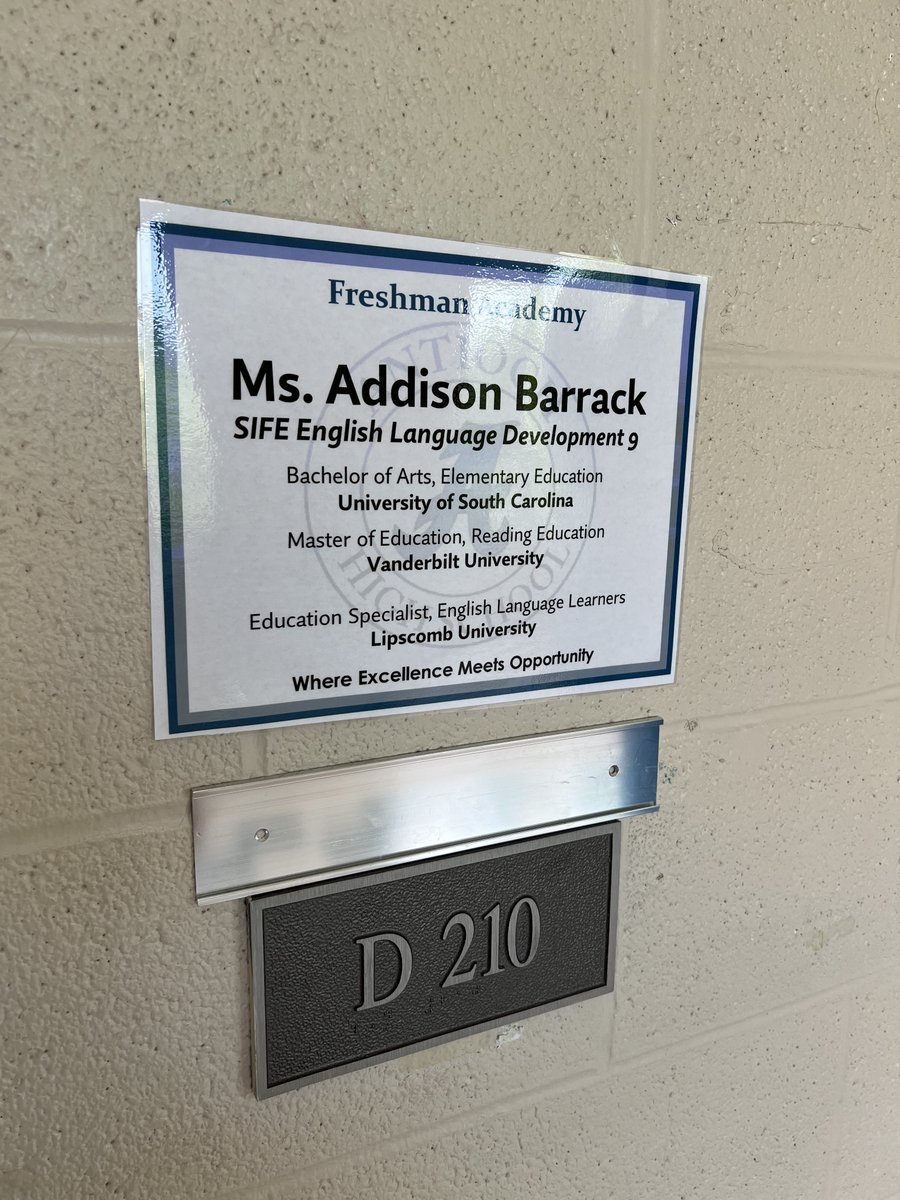 TEACHER SPOTLIGHT! EdCo Exchange paired @MikeMit42546882 & @MsBarrack to teach SIFE students how to make zines from their own life narratives. Some will be featured at Zine City Fest 2024! We’re so proud of Mikey, Addison, & their students! #educatorscooperative #nashvillesarted