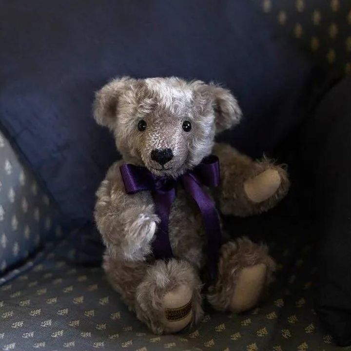 Merrythought's Chester Mohair Bear is just irresistible! 🧸

Available now: teddybearland.co.uk/merrythought-c…

#merrythoughtbears #traditionaltoys #madeinbritain #limitededition #friendsforlife #collectables #britishgifts #teddybearland #classictoys #madeinengland