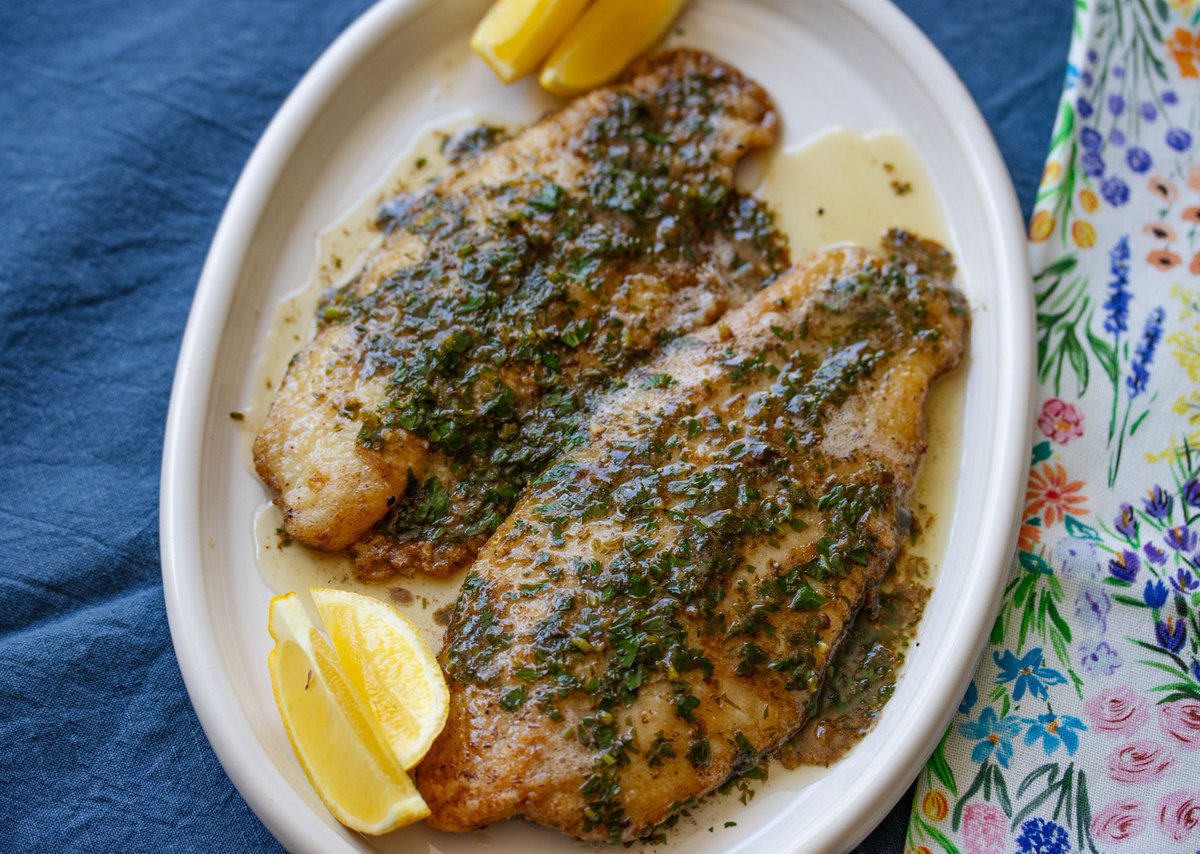 Indulge in the classic French flavors of Sole Meuniere - tender sole fillets pan-seared to perfection, topped with brown butter, lemon, and parsley. A dish that's simple yet elegant.
➡️ giangiskitchen.com/sole-meuniere/

 #food #recipe  #easyrecipes #seafood
