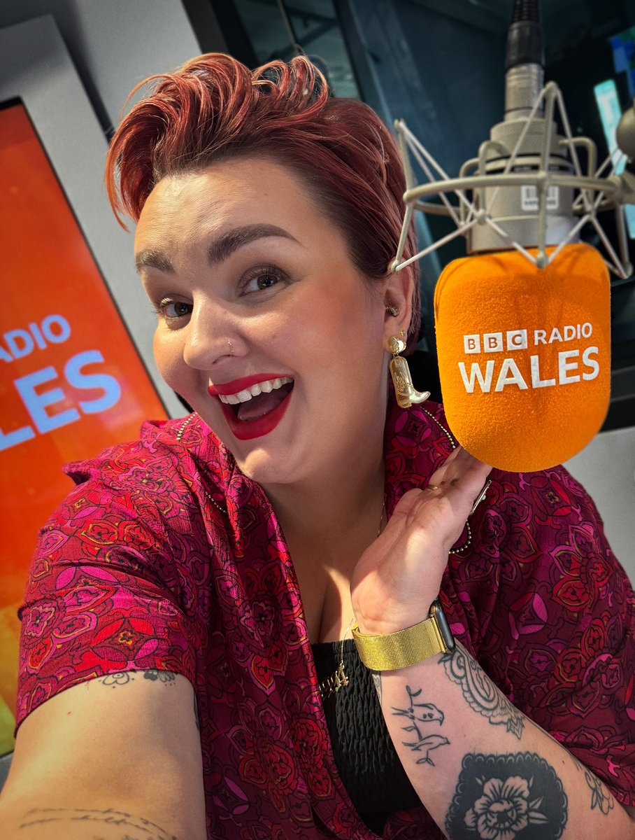 Cowboy boot earrings ✅ Banging playlist of yeehaw worthy tunes ✅ Found out Dolly’s from Tenby ✅ I think I’m ready for a Country Show on @BBCRadioWales - are you? 🤠 LIVE 7-10PM on your radio, @BBCSounds or ask your smart speaker to play BBC Radio Wales - I dares ew! 🧡