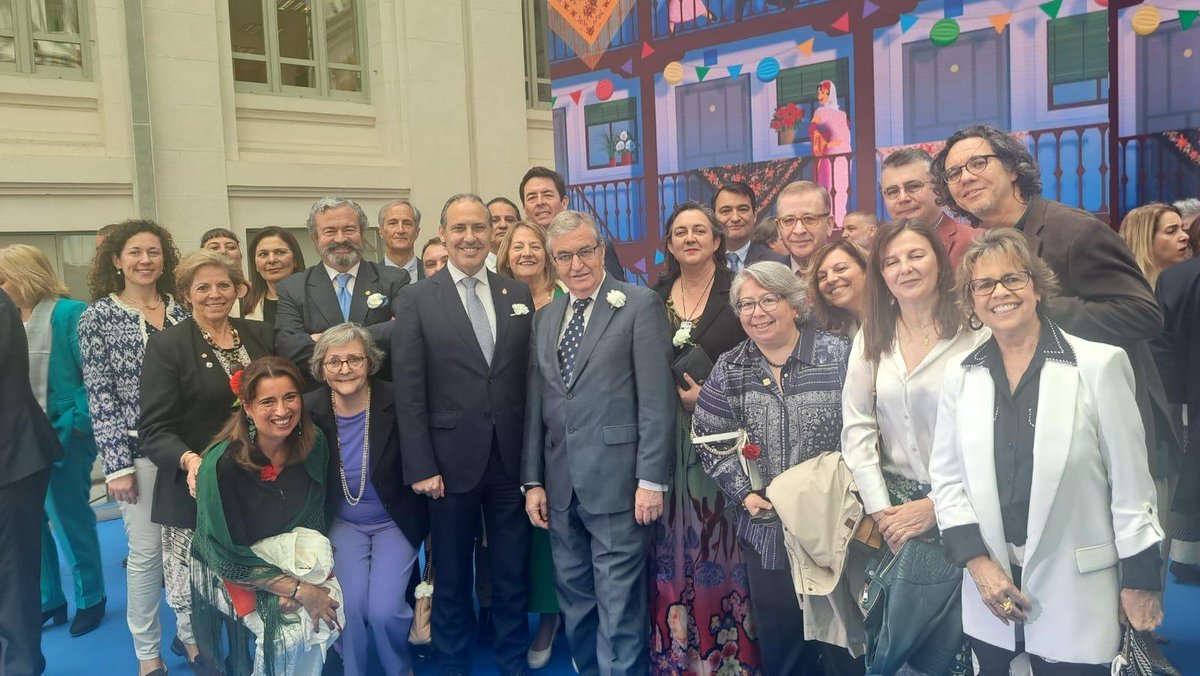 📸 Hoy, festividad de San Isidro, el Decano @EugenioRibon ha asistido a los actos oficiales del Ayuntamiento de @MADRID y ha saludado, junto con Decanos y Decanas de la @UICMadrid, al Alcalde y a la Presienta de la @ComunidadMadrid