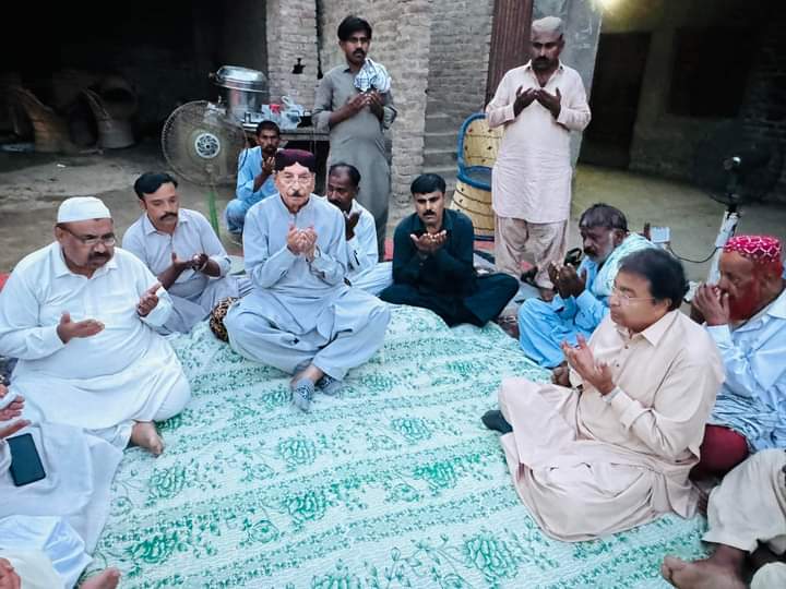 Khairpur : Ex CM Sindh Syed Qaim Ali Shah Jillani Sb Offered Condolence With Mushtaque Hussain Phulpoto Of His Aunt At Village Dur Muhammad Phulpoto.
@ShahNafisa @BBhuttoZardari