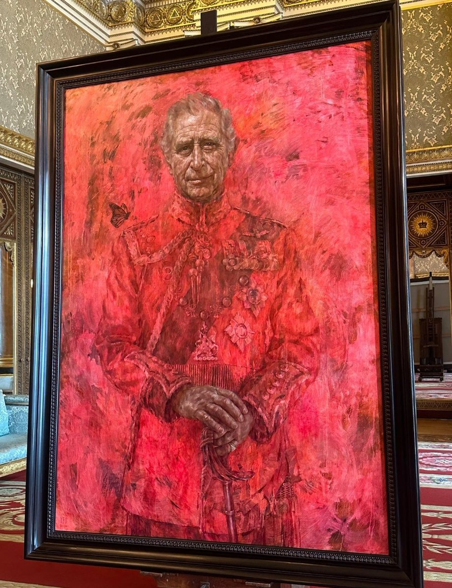 MariaMo32975161's tweet photo. Initially liked but became odd. Given the hubris surrounding the Royal family started to look ominous. Everything is intentional  so the Deep State kinda satanic glow is intentional #zionist #whereas Kate #portraits #kingcharlesportrait https://t.co/fzecQ2Nds2