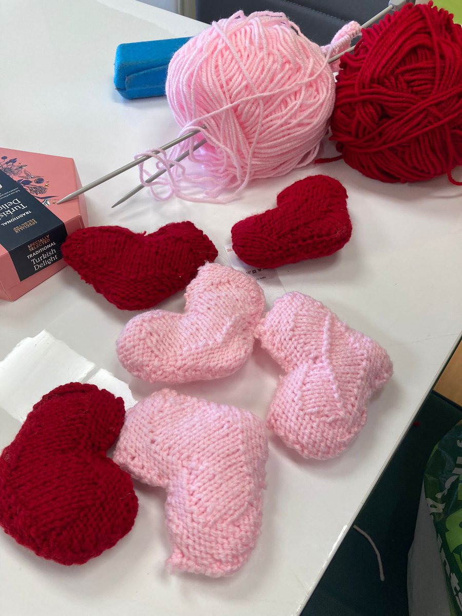 In our North Lanarkshire Family service we have knitted hearts to give to family members for loved ones they have lost 💜 @NorthlanADP #internationaldayoffamilies