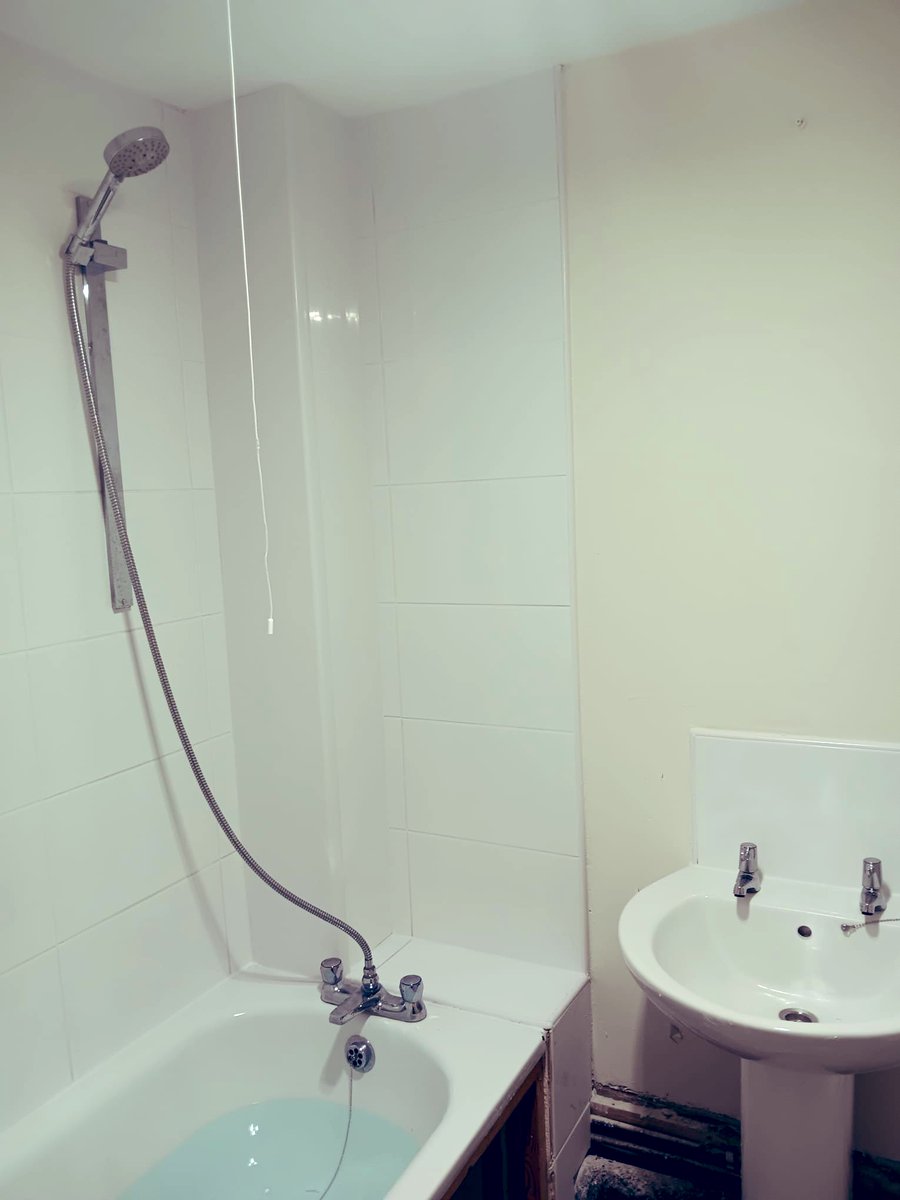 AlanGS4's tweet photo. Cannot actually believe that @AccentHousing have been fitting a new bathroom at a family member’s and they have stuck this pull cord in the middle of the ceiling AND fitted that shower head there!! Are you serious? #Clueless #cowboys https://t.co/wTjCJTV2X3