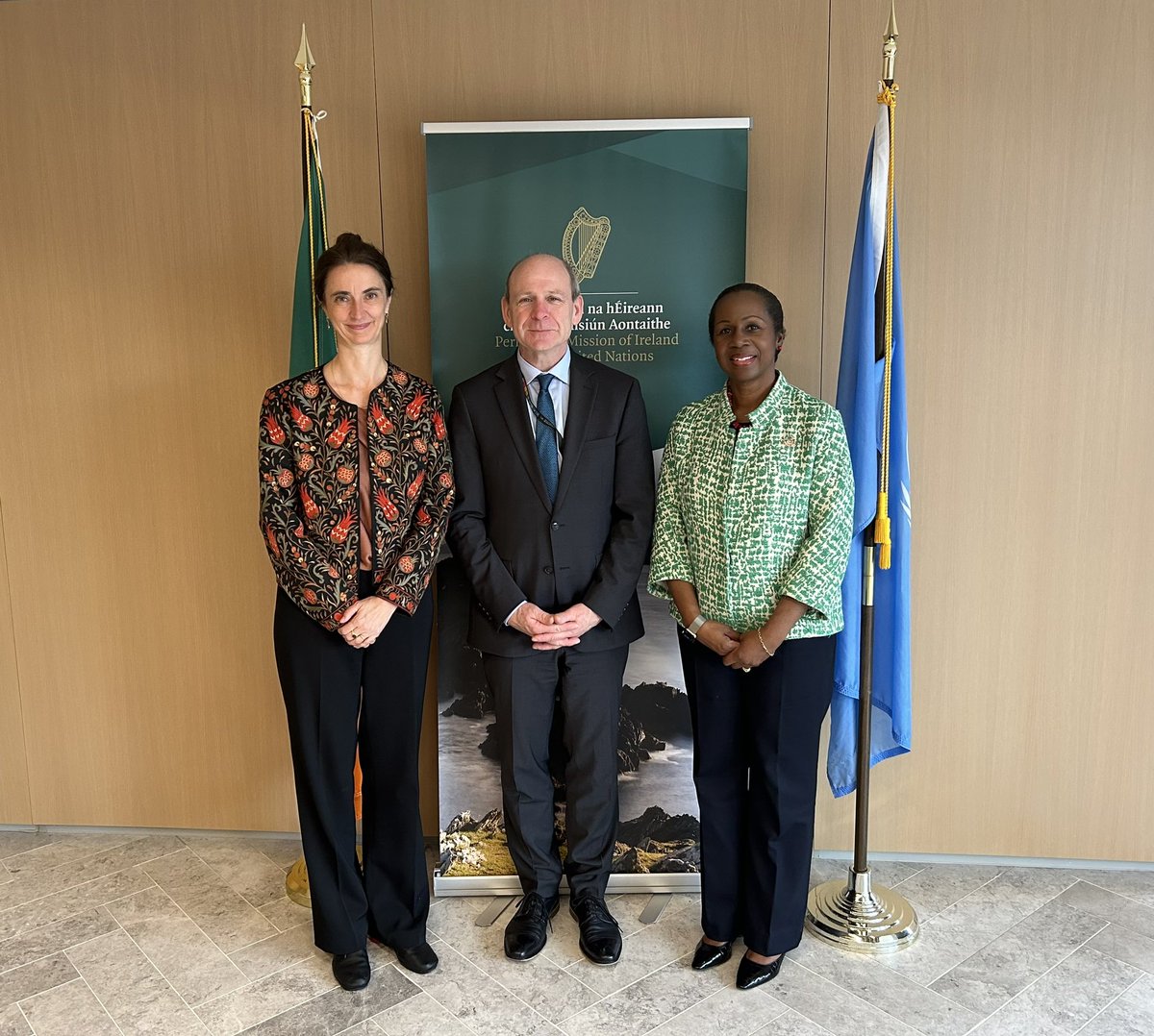 Today 🇮🇪 @IrelandAmbUN hosted 🇺🇳 Resident and Humanitarian Coordinator for Sudan @CNkwetaSalami & UNDCO’s @HelenaFraserUN for a briefing session with Member States. The group discussed challenges in #Sudan and supporting the UN presence there following the closure of @UNITAMS.