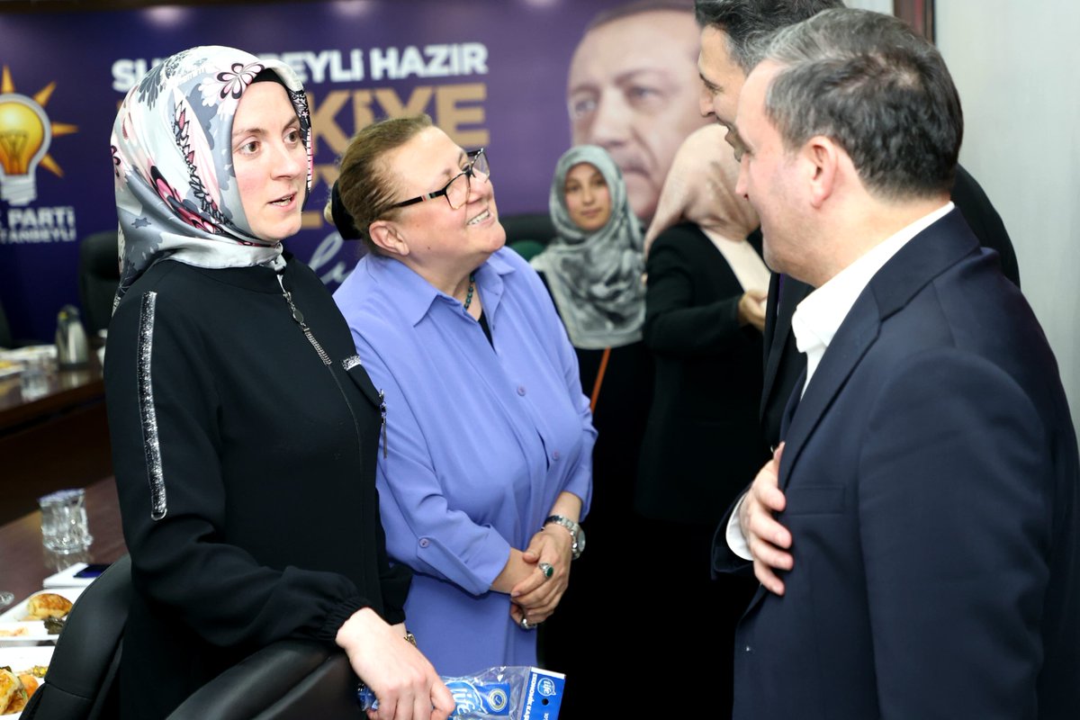 AK Parti Sultanbeyli İlçe Kadın Kolları Yönetim Kurulu Toplantısı'nda dava arkadaşlarımızla bir araya geldik. Cumhurbaşkanımız Sn. Recep Tayyip Erdoğan'ın liderliğinde; ülkemiz ve milletimiz için canla başla çalışmaya devam edeceğiz.