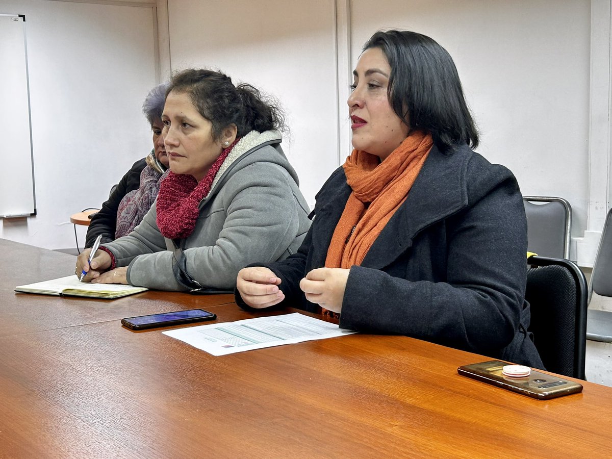 👉 Director Regional (s) @herviazamudio se reunió con directiva del Comité de Vivienda “Una luz en el camino” de #Valdivia para trabajar en su proyecto habitacional.
#PlanEmergenciaHabitacional
@Minvu @Minvulosrios