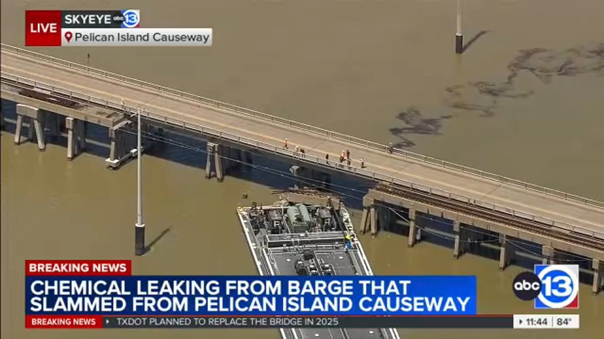 🚨🇺🇸BREAKING: BRIDGE COLLAPSE - BARGE STRIKES PELICAN ISLAND BRIDGE IN TEXAS

A barge accident has caused the railway section of the Pelican Island Bridge in Galveston, Texas, to collapse significantly. 

The immediate and extensive impacts on local traffic and transport services