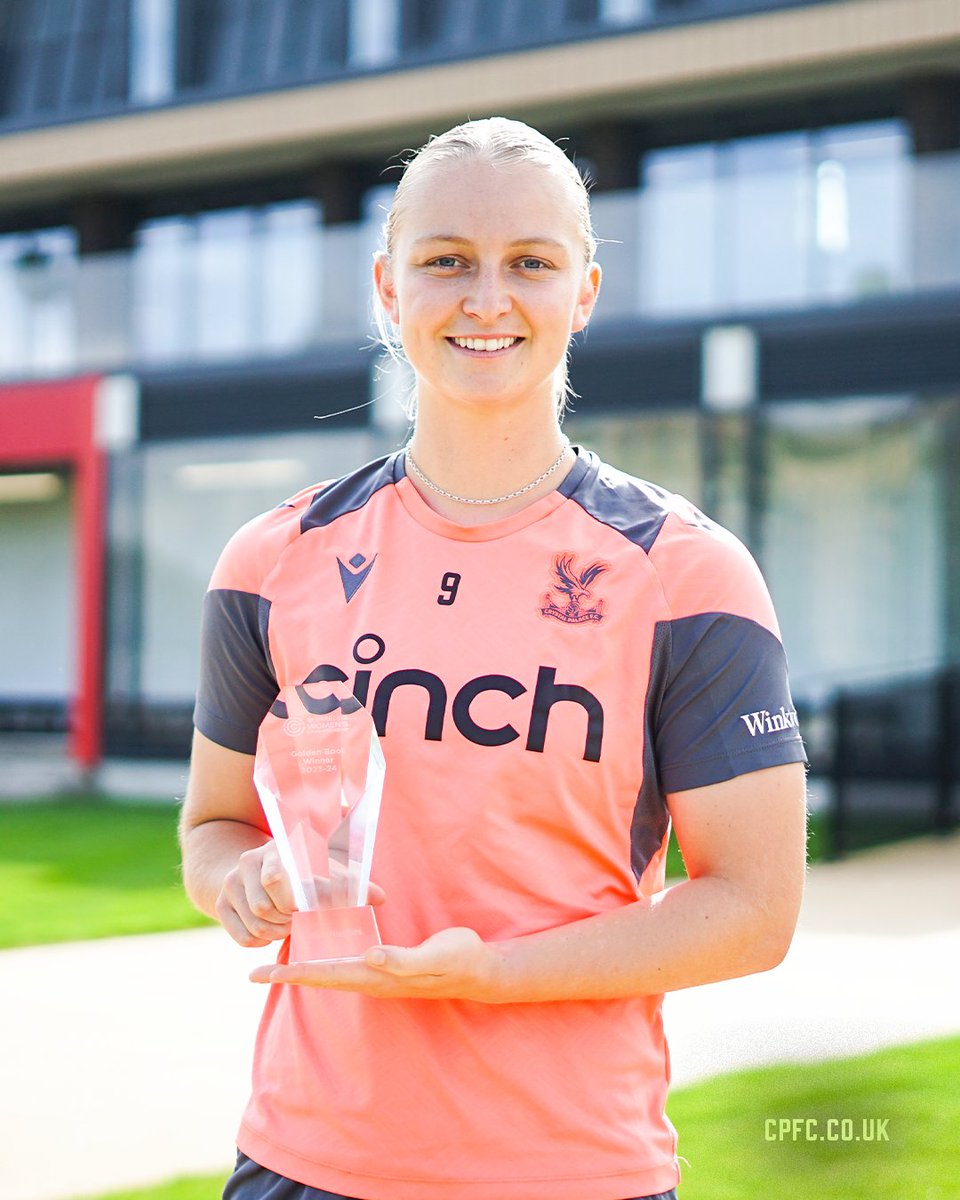 Bagswoman 🔥 The 2023/24 #BarclaysWC Golden Boot winner ✨ #CPFC | @Elise__Hughes