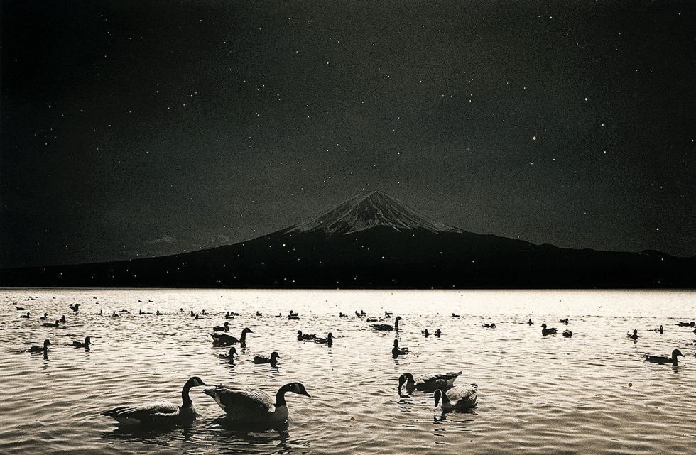 xe0_xeo's tweet photo. Photography by Japanese photographer Masao Yamamoto https://t.co/rGFRsSR6Oi