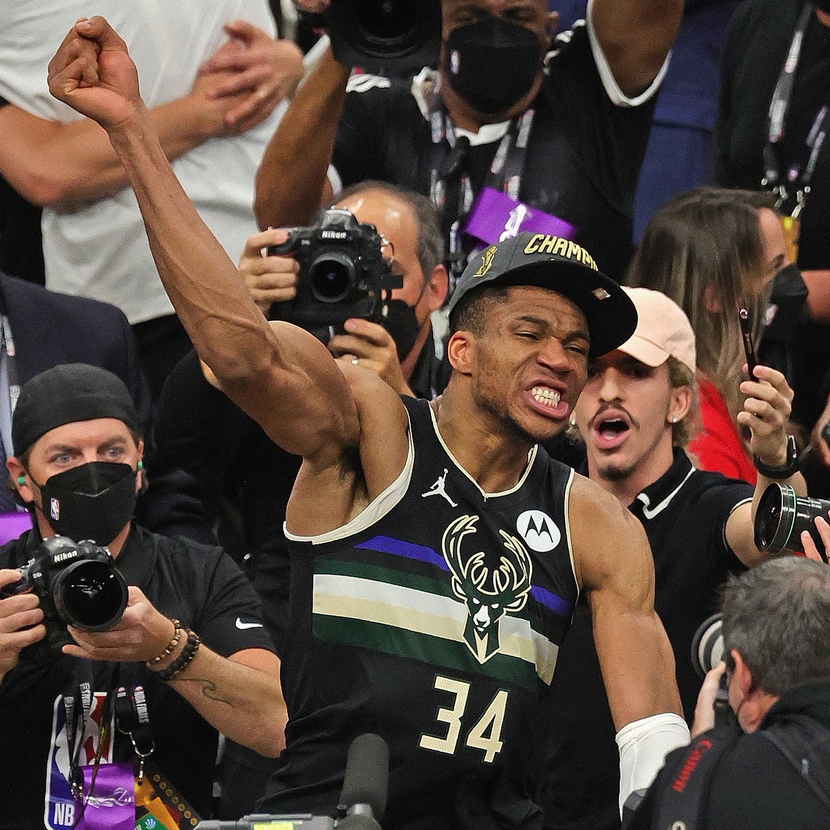 Giannis Antetokounmpo game 6 of the 2021 NBA Finals:

50 PTS
74.9 TS%
16/25 FG
17/19 FT
14 RBS
5 BLK

Arguably the greatest Finals closeout performance in NBA history. Three 40+ point games in the Finals coming off injury. Superhuman effort that should never be forgotten.