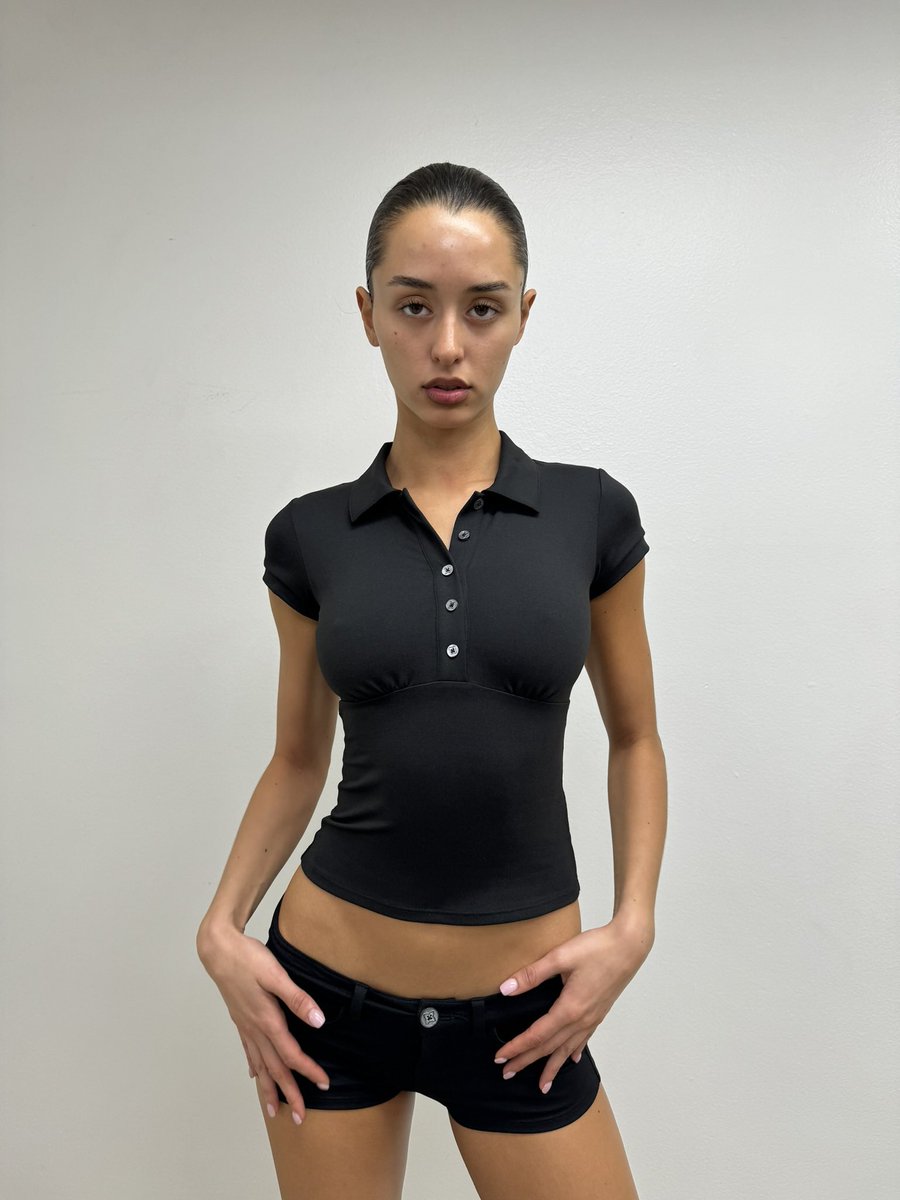 Isabella in the SS24 Essentials 𓃹