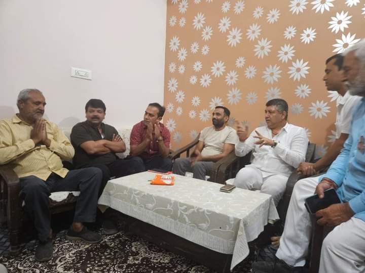 आज करनाल के ढबरी, कलामपुरा एवम अन्य निकटवर्ती ग्रामीण इलाकों में साथियों सहित चुनाव प्रचार किया। 
भाजपा के प्रति जनता में जबरदस्त रुझान देखने को मिल रहा है। 🌷
#जयभाजपातयभाजपा 
Manohar Lal 
Nayab Saini
<a href="/ashishtayal_/">Aashish Tayal</a>