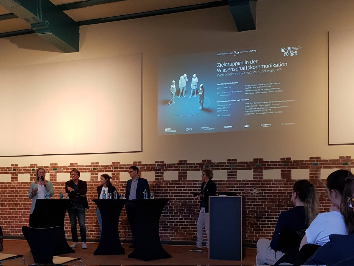 Kiel Science Communication Network — KielSCN (@kielscn) on Twitter photo Mit einer öffentlichen Podiumsdiskussion im Baukulturforum <a href="/stadt_kiel/">Landeshaupstadt Kiel</a> startet heute unser Vernetzungstreffen #wisskommhoch3 zum Thema Zielgruppen. Wir freuen uns auf den Austausch mit <a href="/msc_lab/">Munich Science Communication Lab</a> <a href="/ai_rhet/">RHET AI Center</a> <a href="/RRC_wisskomm/">RRC Science Communication Research</a> sowie <a href="/VolkswagenSt/">VolkswagenStiftung</a>. Schön, das Ihr alle da seid! Mit einer öffentlichen Podiumsdiskussion im Baukulturforum <a href="/stadt_kiel/">Landeshaupstadt Kiel</a> startet heute unser Vernetzungstreffen #wisskommhoch3 zum Thema Zielgruppen. Wir freuen uns auf den Austausch mit <a href="/msc_lab/">Munich Science Communication Lab</a> <a href="/ai_rhet/">RHET AI Center</a> <a href="/RRC_wisskomm/">RRC Science Communication Research</a> sowie <a href="/VolkswagenSt/">VolkswagenStiftung</a>. Schön, das Ihr alle da seid!
