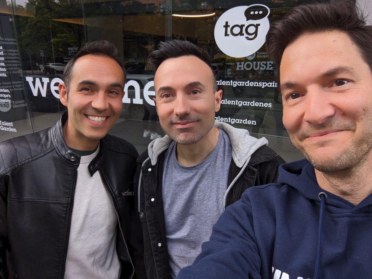 seostratega's tweet photo. Qué buena previa del #Laikaparty me he hecho con estos dos fenómenos! 👏 @carlos_darko @isocialwebseo https://t.co/sol57WO2pH