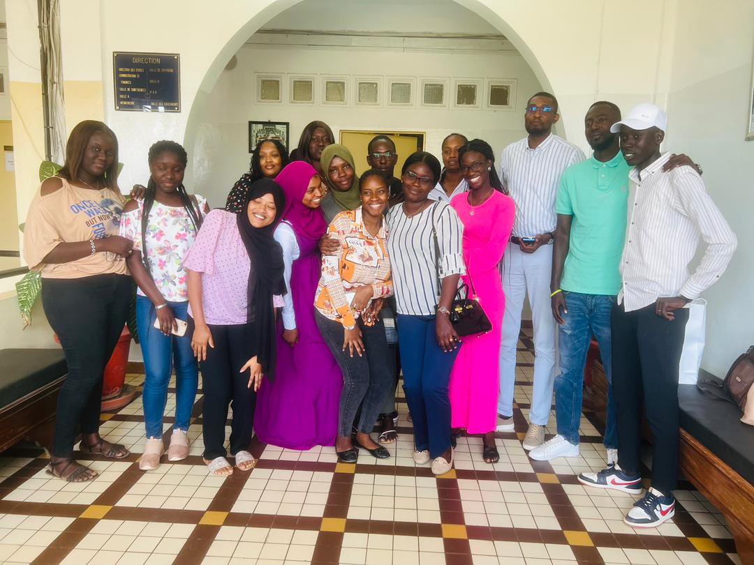 Publicheikh's tweet image. “Celui qui a la prétention d’enseigner ne doit jamais cesser d’apprendre”, nous rappelait John Dana. J’ai appris d’eux et ce fut une belle expérience très enrichissante avec mes « ComDigiteurs » préférés du @CESTIDAKAR. 

Je reste convaincu que dans le domaine du #Digital,