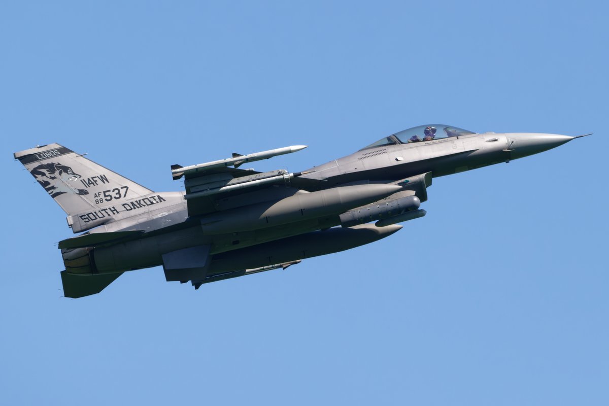 chippyho's tweet photo. 2024/05/15 嘉手納R/W05Rから離陸する South Dakota ANG / 114FW / 175FS "Fightin' Lobos" の F-16C(88-0537)。#RODN #175FS https://t.co/ogFZnuvlWT